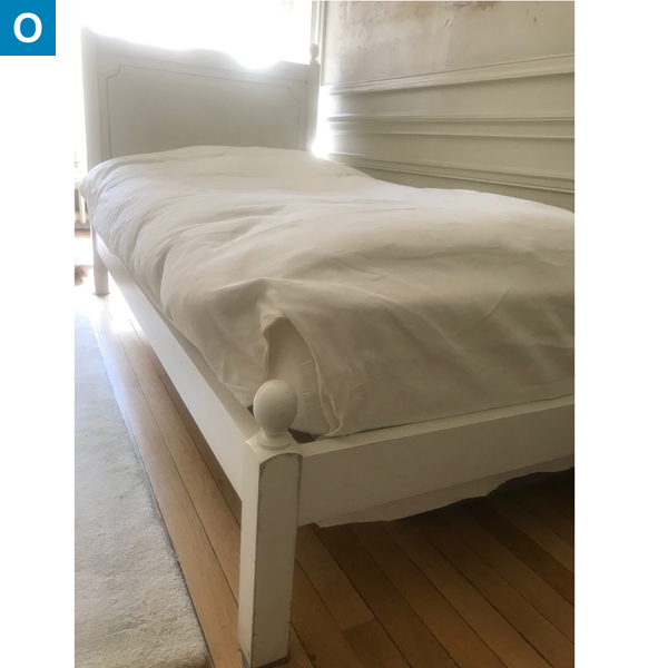 Chambre avec lit 90x190, commode, coffre