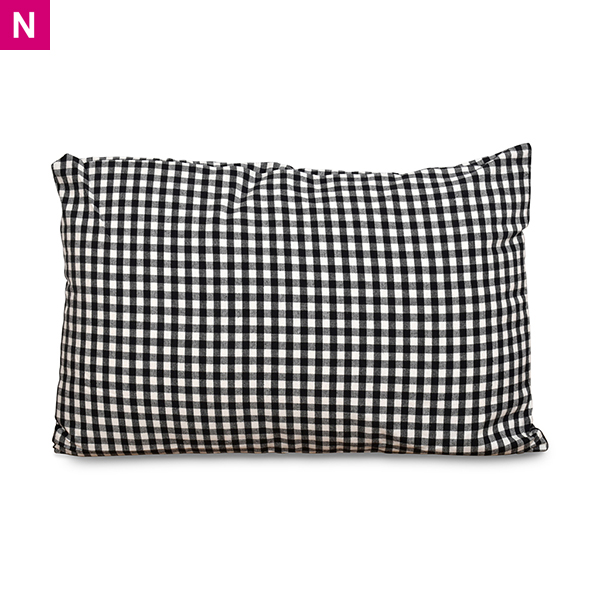 Coussin à carreaux noirs